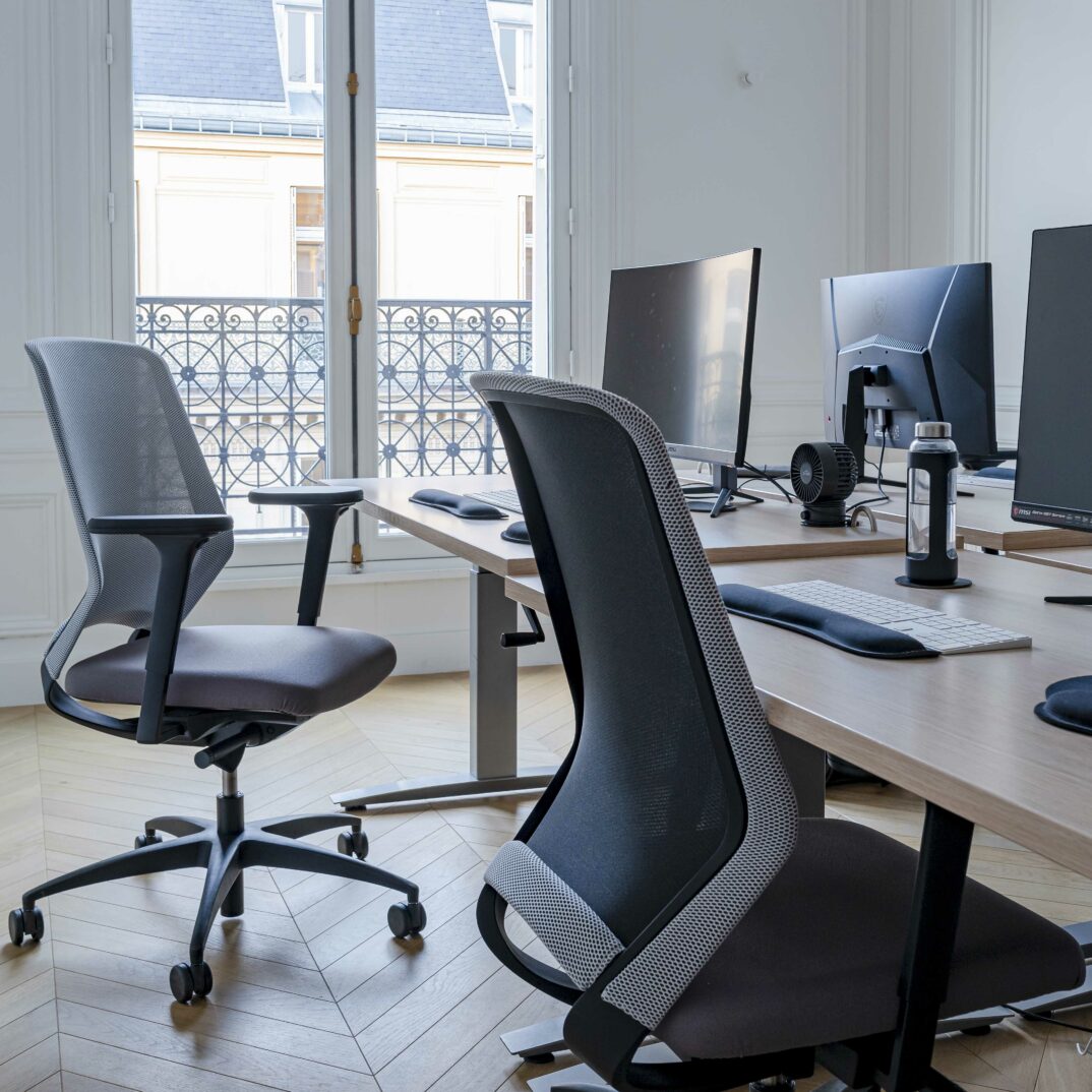 Chaises de bureaux réemployées