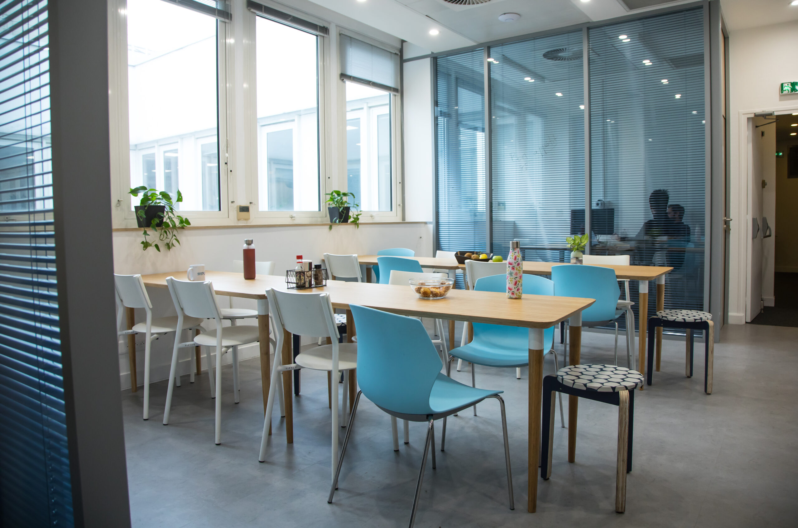 Une salle de restauration d'une start-up