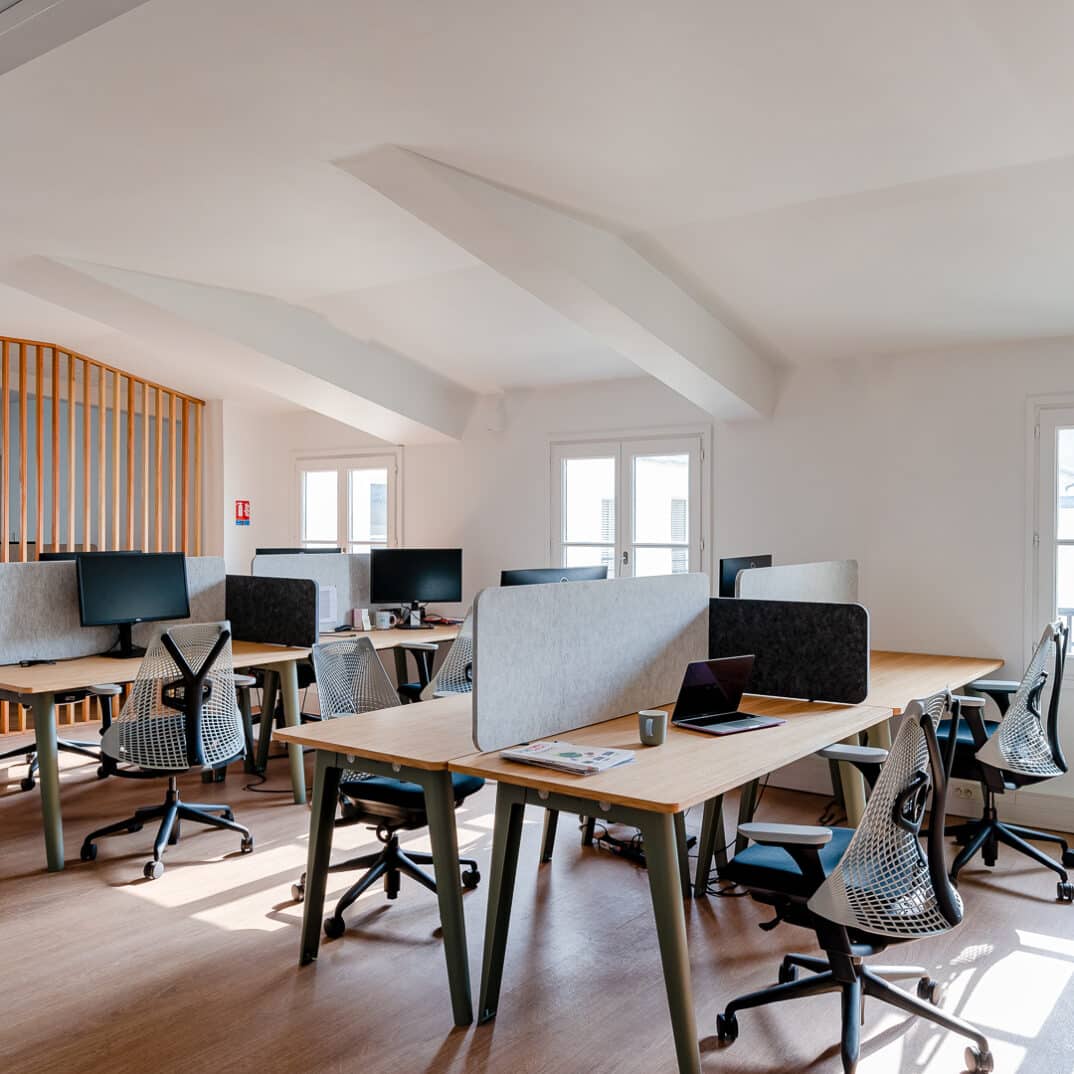 Espace de travail permettant d'adopter le Hot Desking