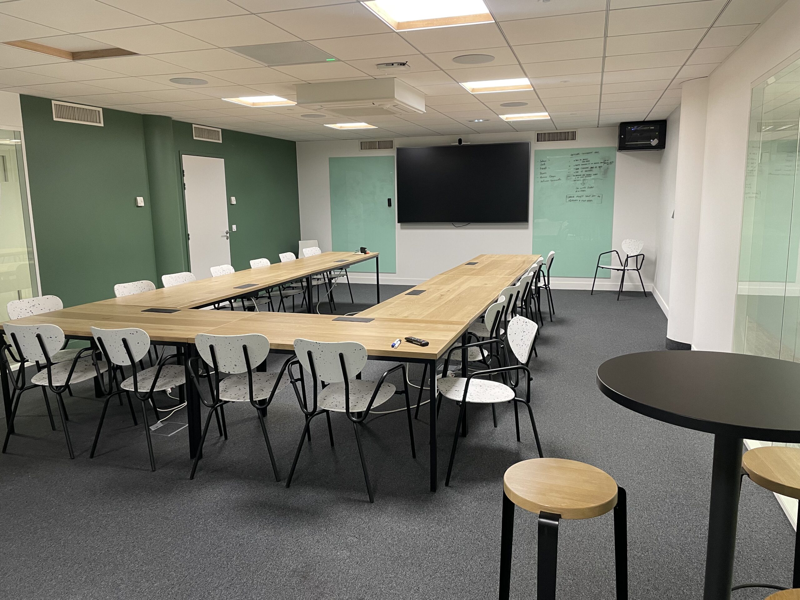 Une salle de formation en agencement en U